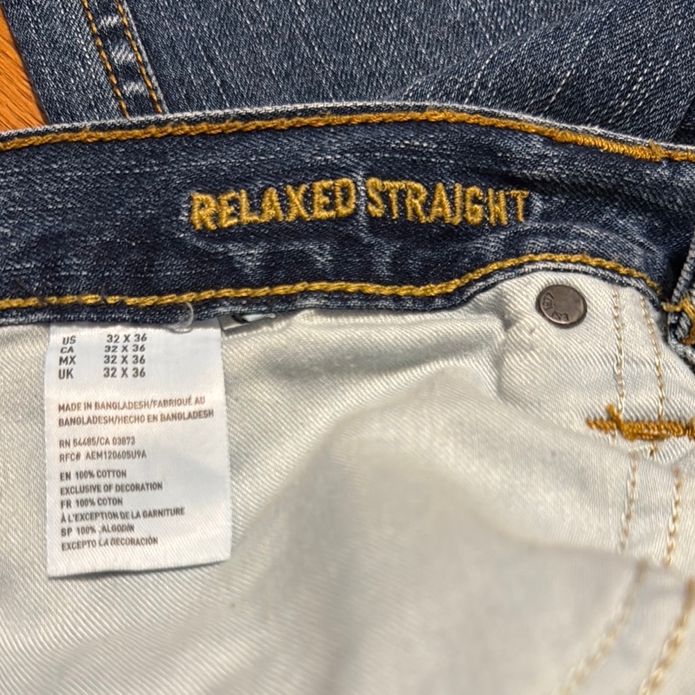 American Eagle Outfitters Blue Relaxed Straight Jeans. Size 32 x 36 - Picture 2 of 3